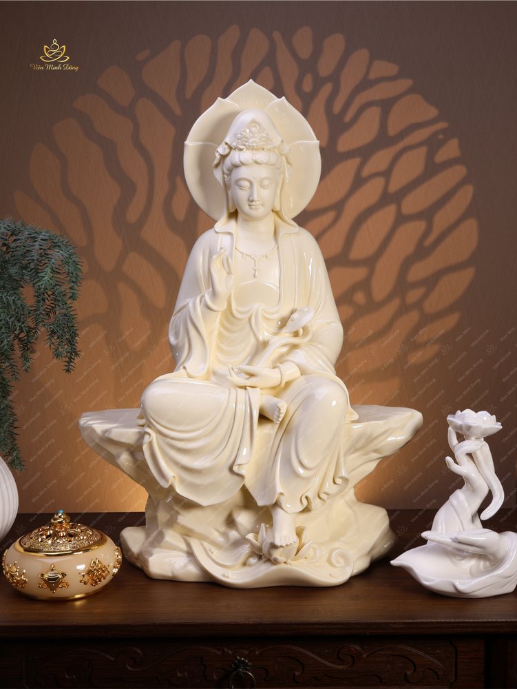 Tôn tượng Quan Âm Tự Tại